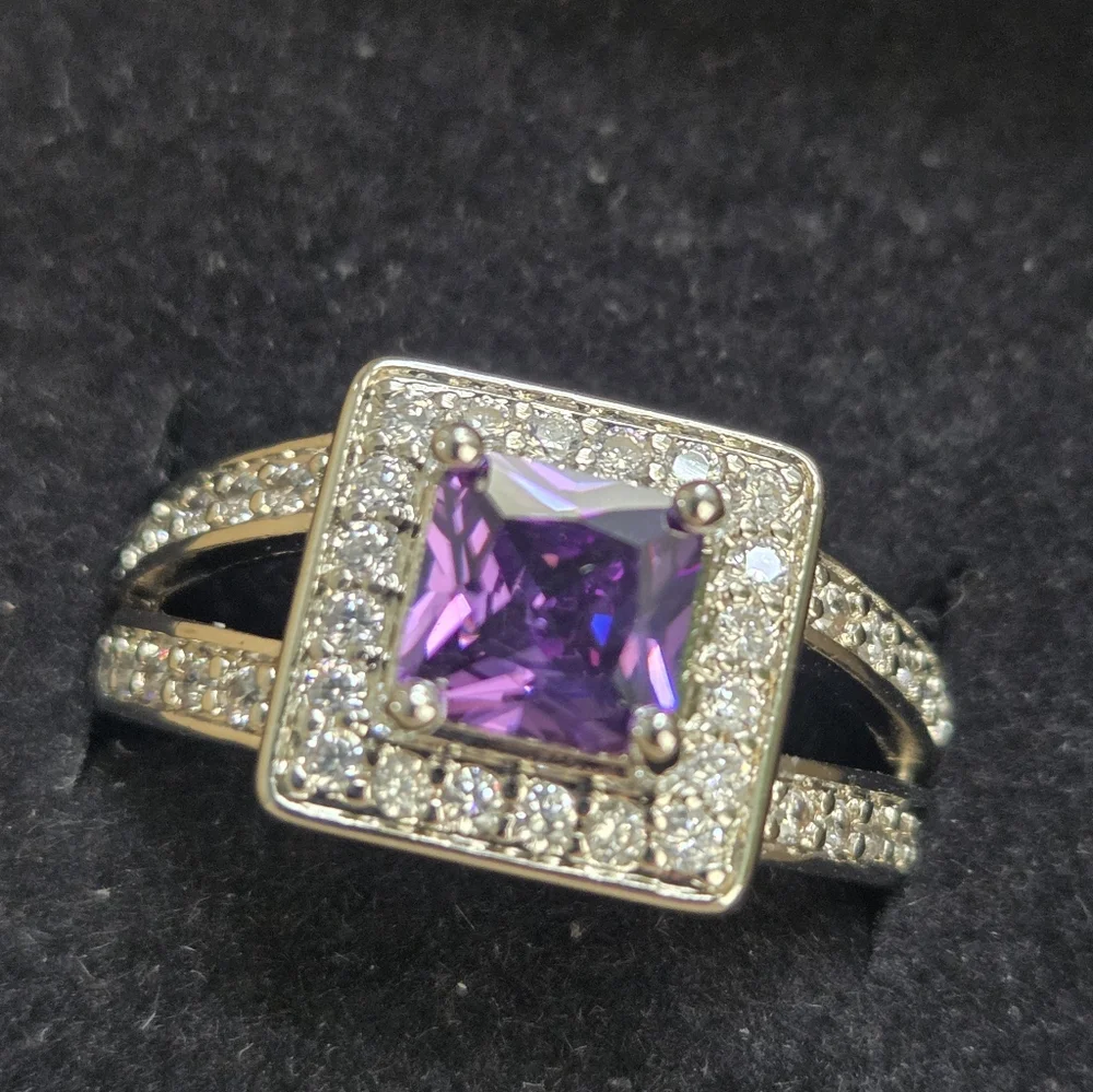🎀Silver 925 and Purple Faux Gemstone Ring🎀 - Picture 7 of 9